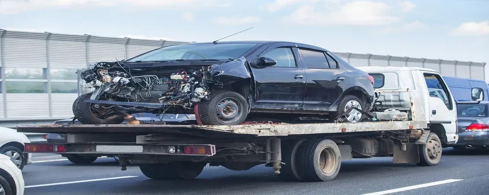 Total damaged vehicle lifting and transport